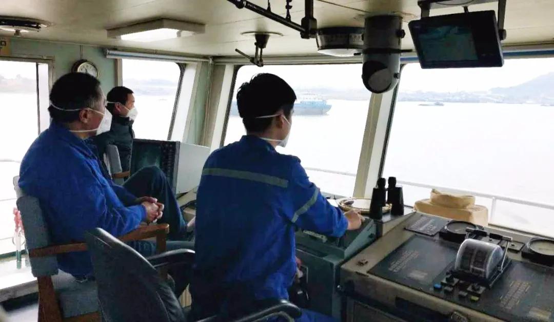 2月24日，“武船拖一號”開赴武昌碼頭待命